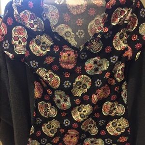 Day of the Dead skulls v-neck tee